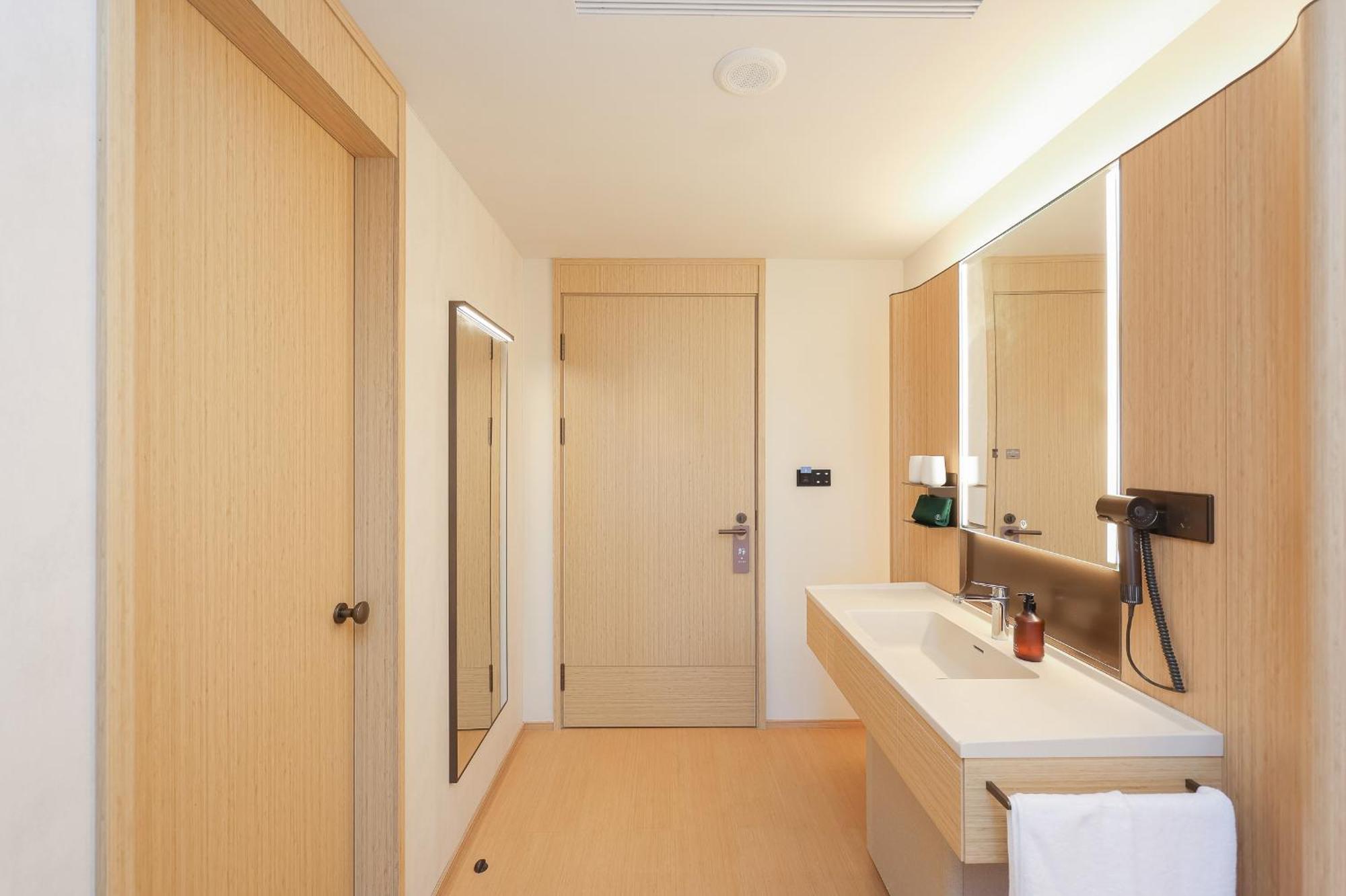 Hotel Ji Waigaoqiao Free Trade Zone Zhouhai Road Subway Station 3*